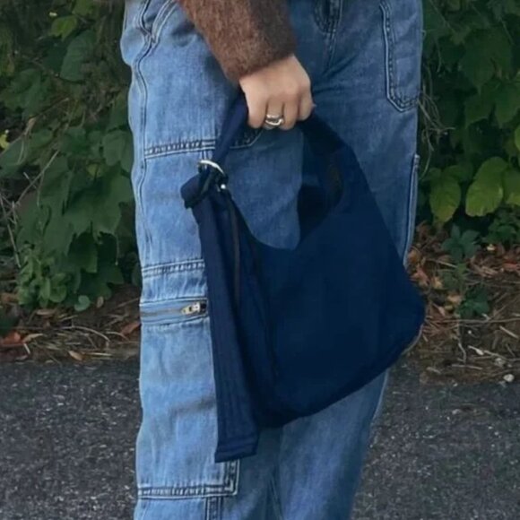 NWT Baggu Mini Nylon Shoulder Bag in Navy Blue Slouchy with Adjustable Strap - Picture 2 of 4